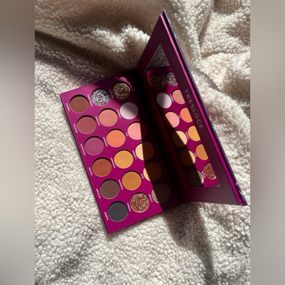 Tresluce Beauty Midnightt Deseos Shadow Palette - Picture 2 of 4